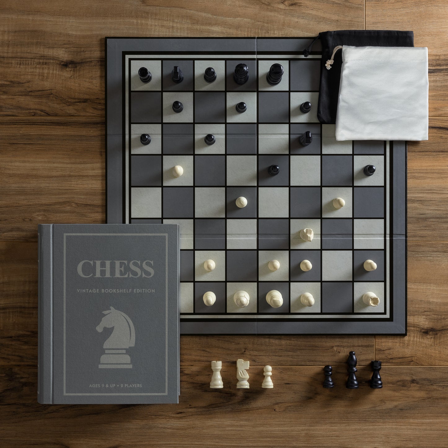 Ajedrez_juego_de_mesa_en_forma_de_libro_decorativo