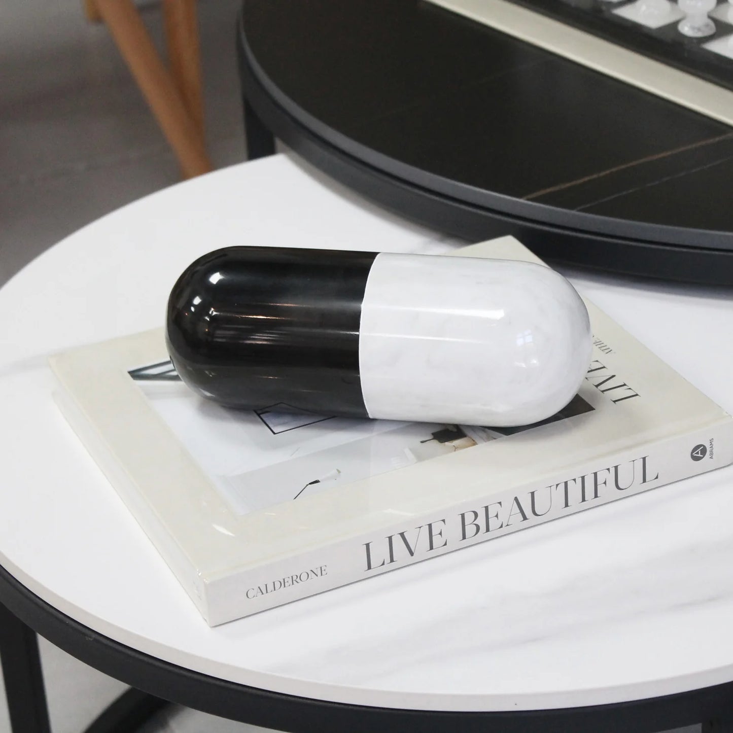 Capsula_Marmol_Blanco_negro_Decoracion3