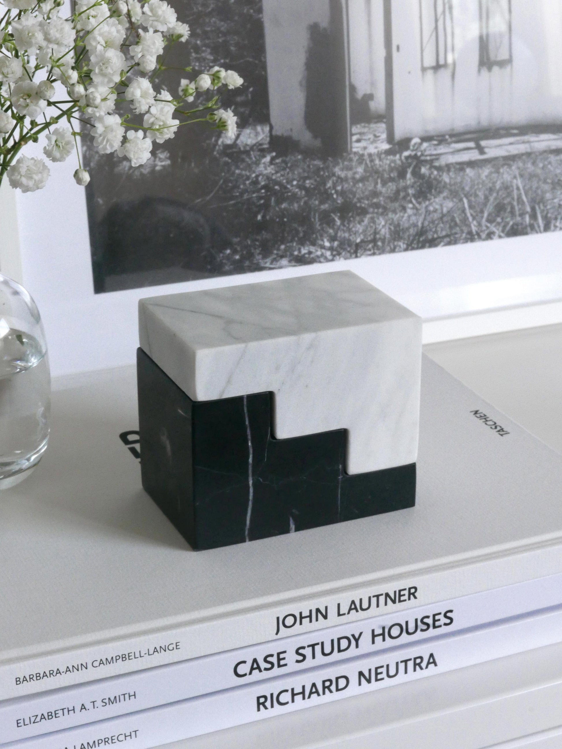 Printworks_Bookend_sujetalibros_blanco_negro_Lifestyle_1