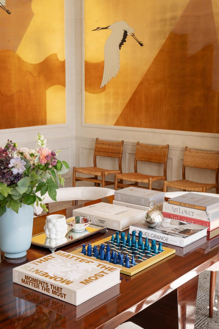 Lacquered Chess