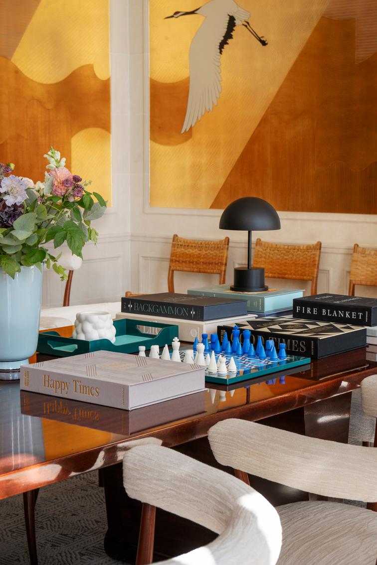 Lacquered Chess