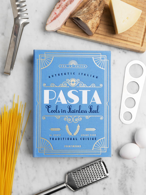 Analyzing image Printworks_Pasta_Tools_libro_decorativo_Lifestyle_2