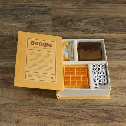 Boggle  - Vintage Bookshelf Edition