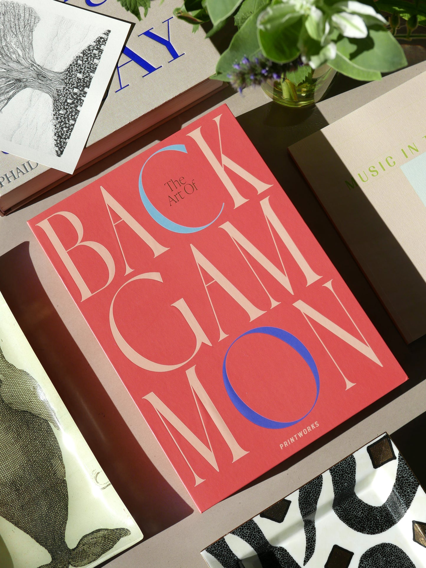 Backgammon_juego_de_mesa_Printworks_libro_decorativo_Lifestyle_3